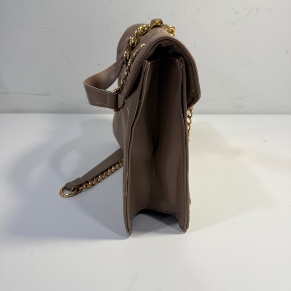 Badgley Mischka Quilted Vegan Crossbody Bag Chain Strap Details Toggle Clasp - Picture 6 of 14